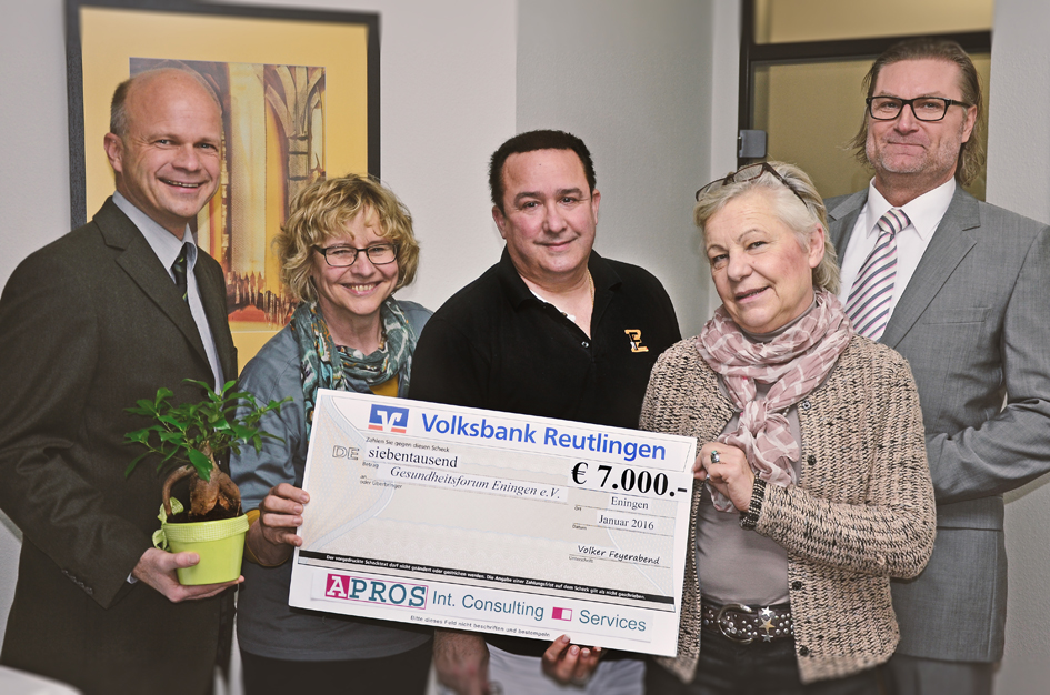 v. l. n. r.: Volker Feyerabend (APROS Geschäftsführer), Veronika Bittner-Wysk (1. Vorsitzende Gesundheitsforum), Dr. Alfred Zawadzki, Dr. Barbara Dürr (stellvertr. Bürgermeisterin Eningen), Michael Reiher (APROS Senior Berater)
