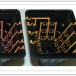 Figura 1: Carcasa fabricada con tecnología LPKF-LDS® (izquierda)y niveles de montaje distribuidos en altura de un sensor de presión energéticamente autosuficiente (derecha). Fuente: Proyecto conjunto IEKU del Ministerio Federal de Educación e Investigación (V3EAAS010).