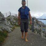 Bernd Gerber bei einem seiner Barfußläufe. Seine Einblicke in die Zusammenhänge zwischen Fußgesundheit und allgemeinem Wohlergehen sind äußerst Spannend." width=